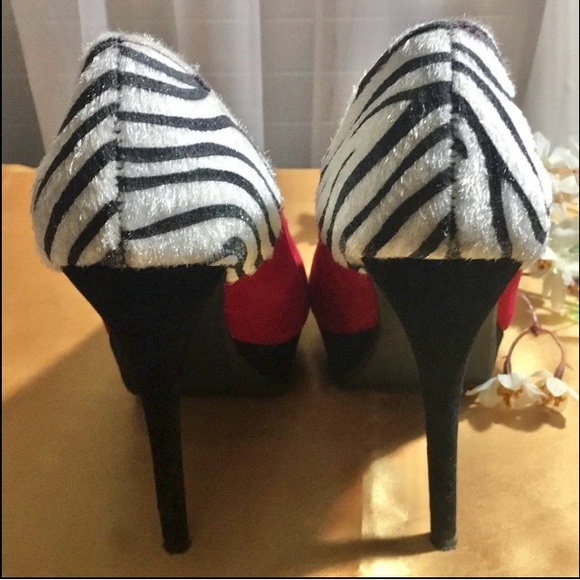 ROUGE HEELS - Picture 3 of 5